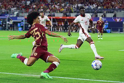 Eduardo Bello kicks against Canada defender Alphonso Davies